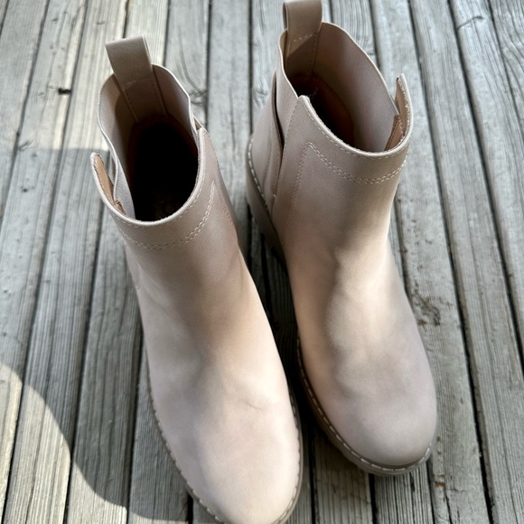 DV by Dolce Vita Gently Used Ankle Bootie Size 8 - Picture 2 of 14